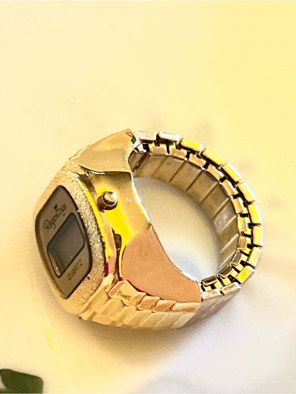Vintage Regentoy Quartz Gold Digital Ring Watch Classic adjustable stretch band